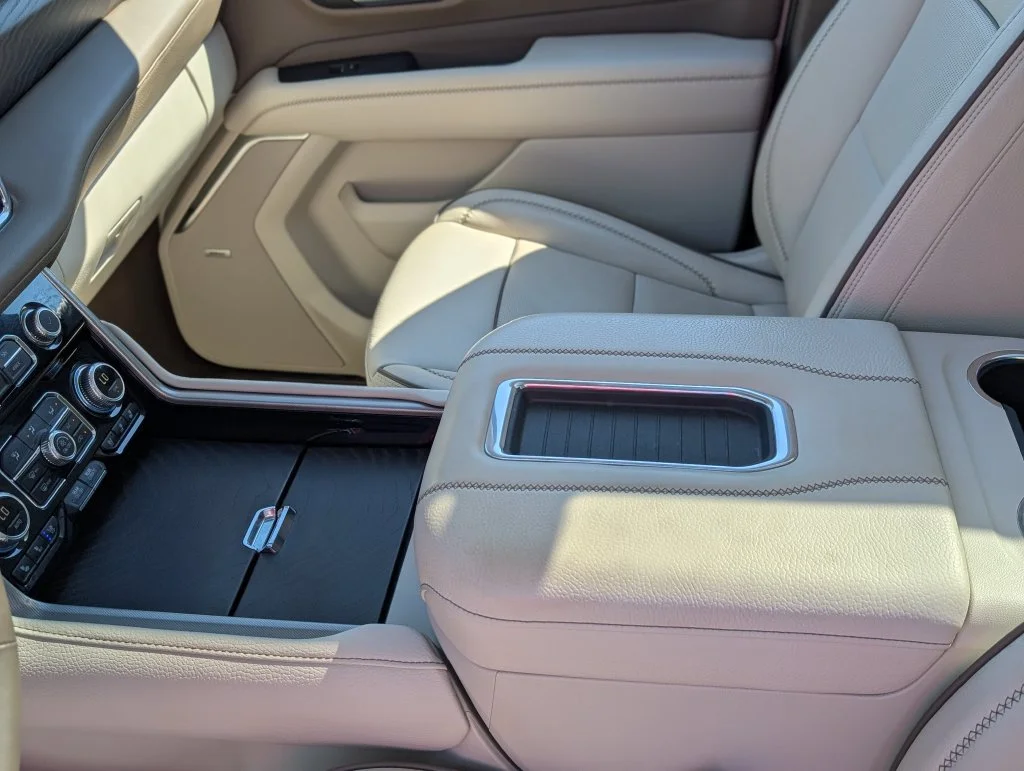 Used 2023 White GMC Denali image 31