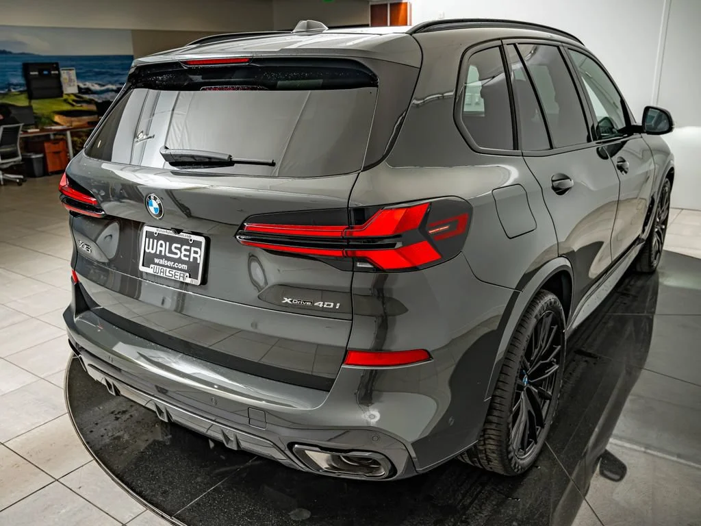 New 2026 Dravit Grey Metallic BMW xDrive40i image 16