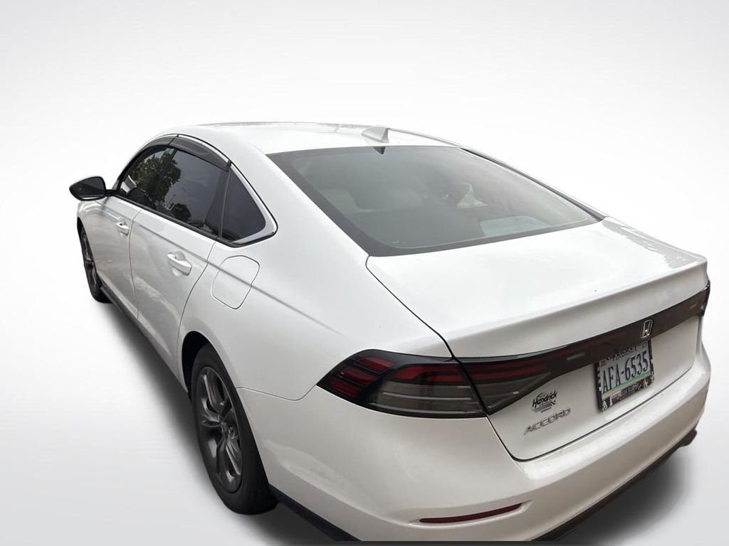 Used 2023 White Honda EX image 2