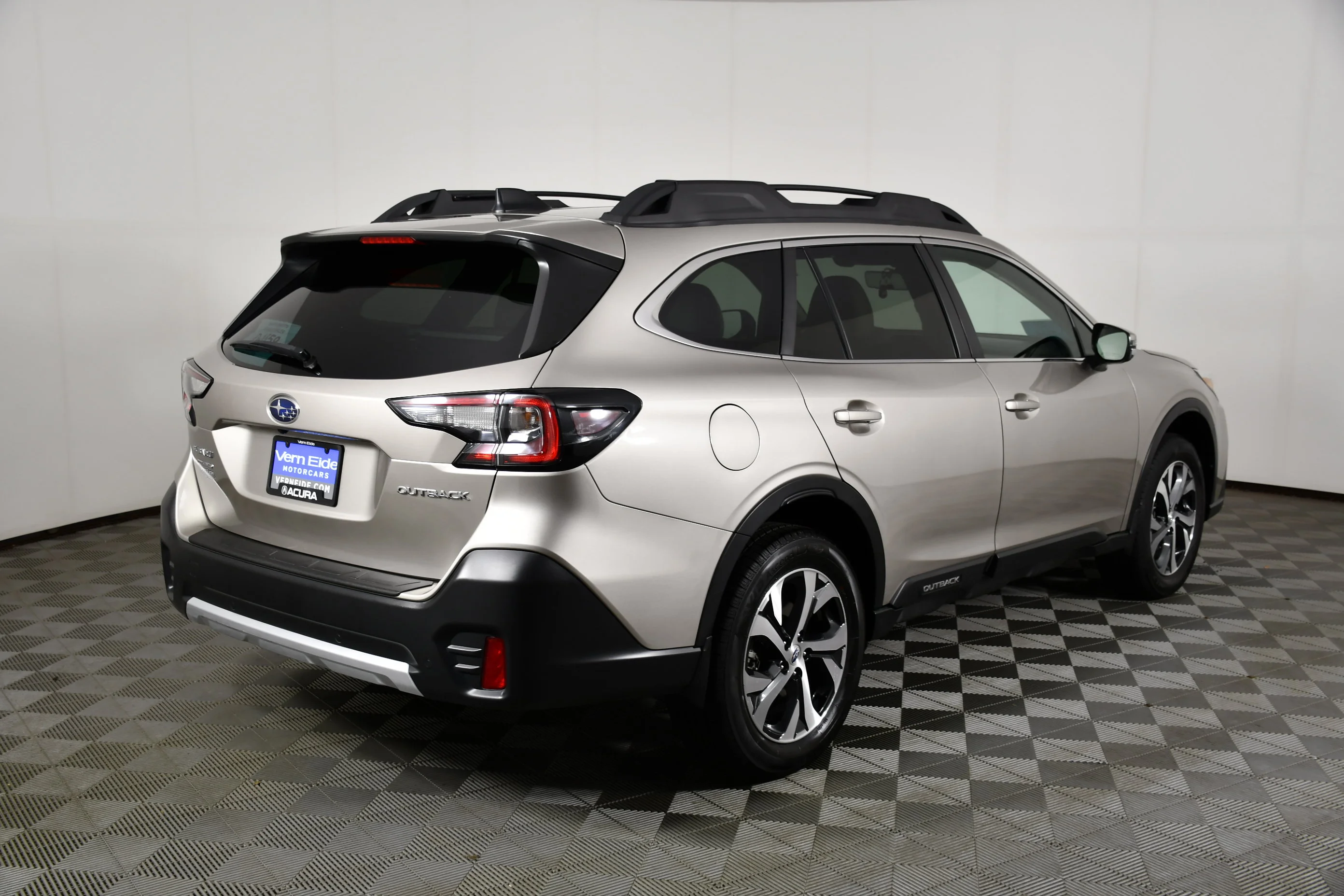 Used 2020 Tungsten Metallic Subaru Limited image 6