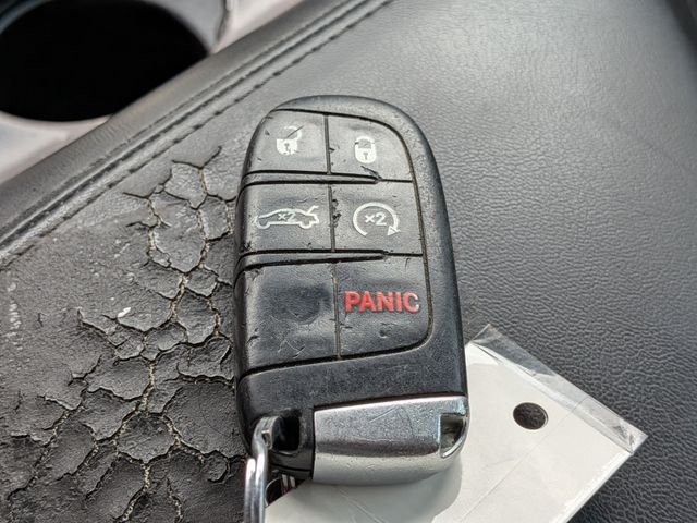 Used 2019 Red Dodge SXT image 31