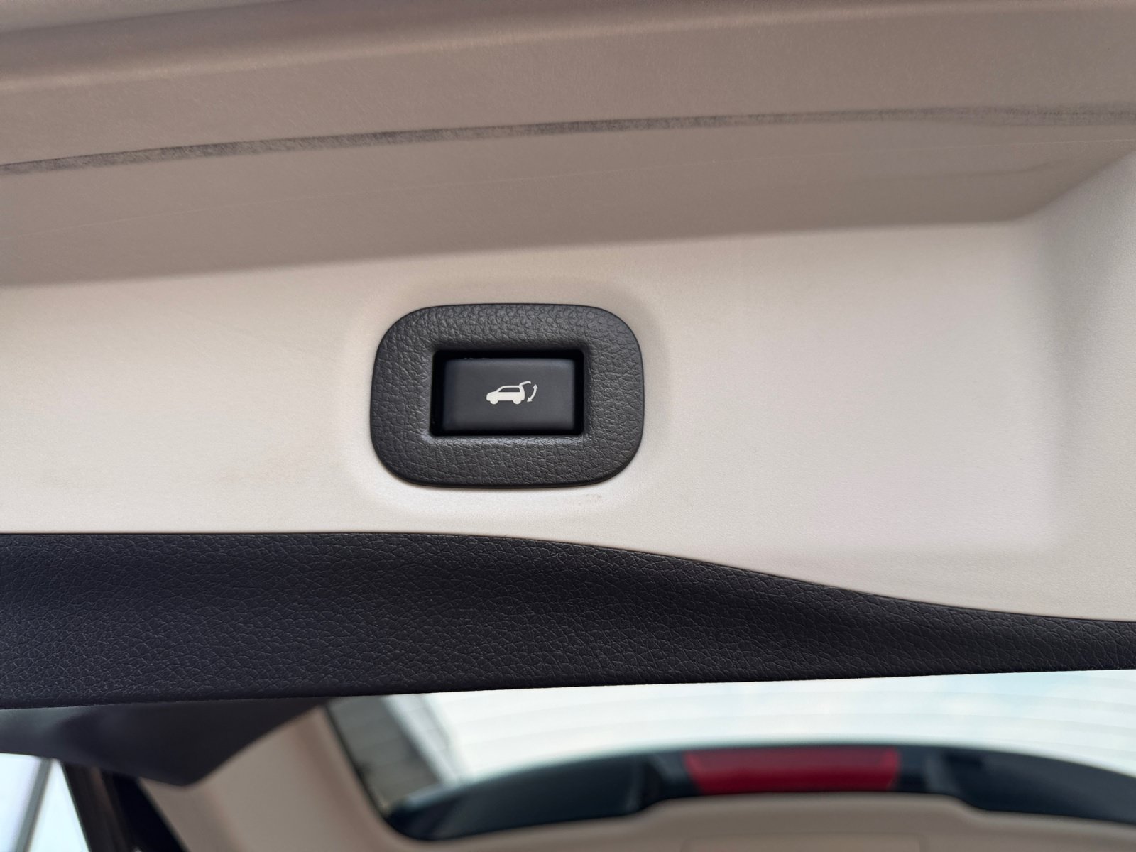 Used 2015 Super Black Nissan SL image 39