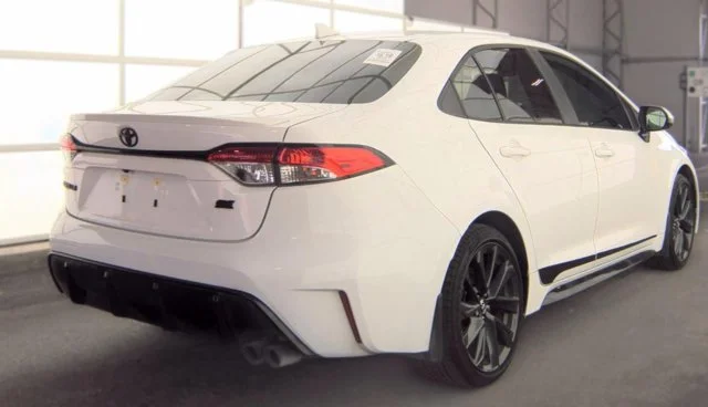 Used 2025 Ice Cap Toyota SE image 3