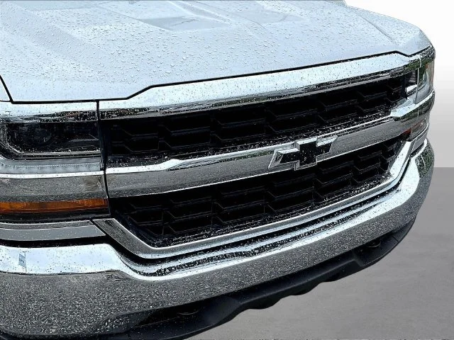 Used 2019 Silver Chevrolet LT image 34
