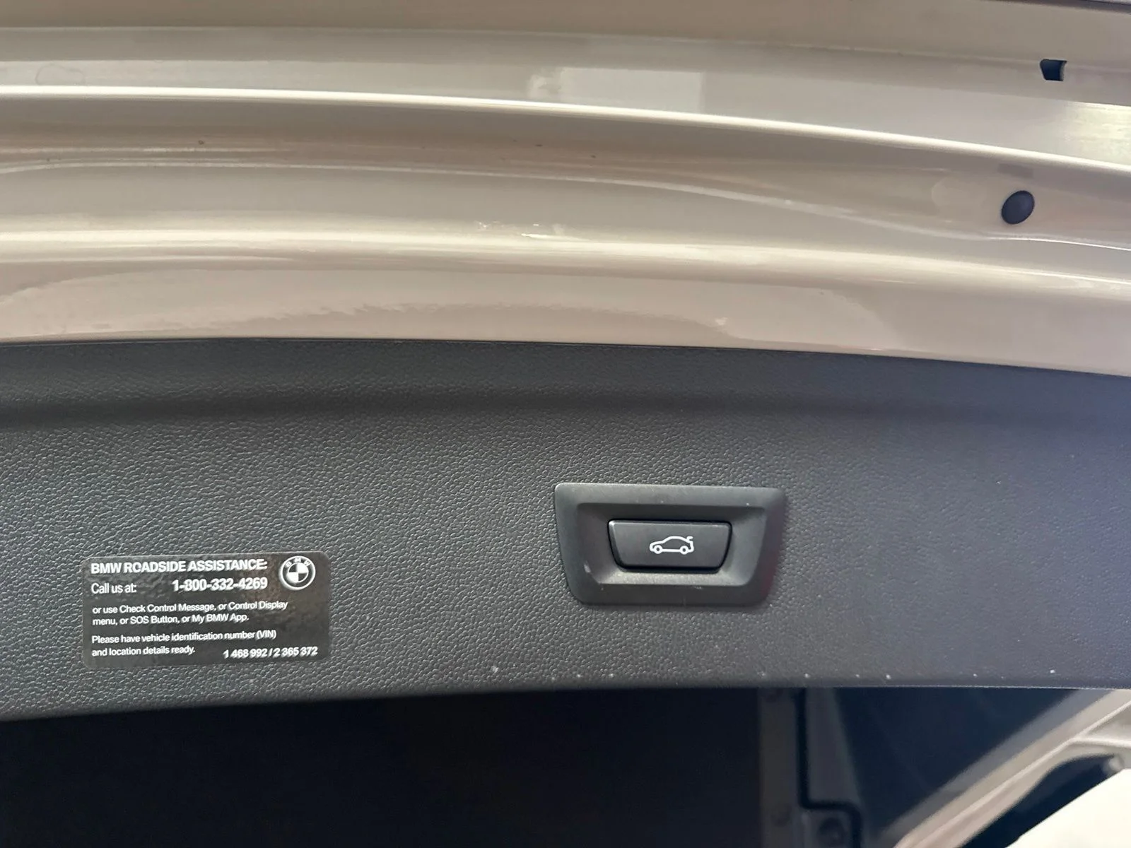 Used 2026 Beige BMW xDrive60 image 12