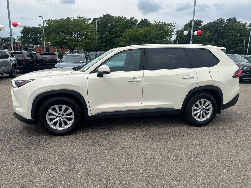 Used 2024 White Toyota XLE image 4