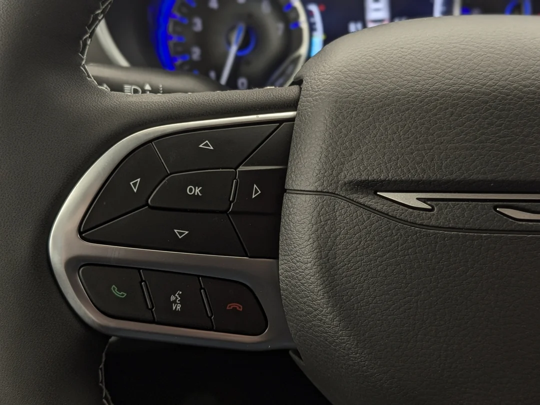 New 2027 Black Chrysler Select - - FWD - Stow n Go Seating - Adaptive Cruise - Blind-Spot - Apple CarPlay & More! image 16