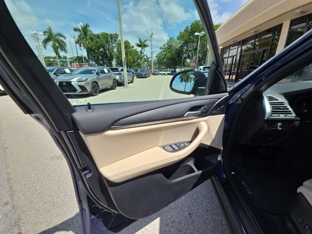 Used 2024 Blue BMW xDrive30i image 15