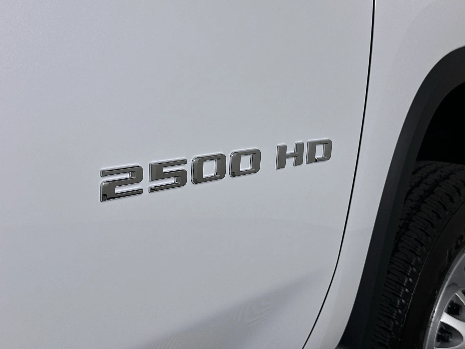New 2026 Summit White Chevrolet WT image 34