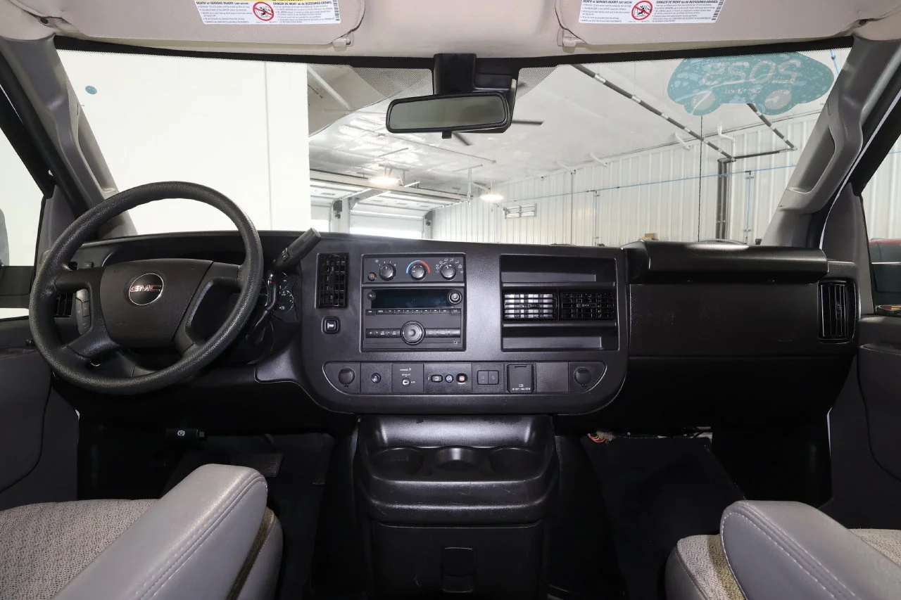 2025 GMC Savana Passenger LT - Photo 21
