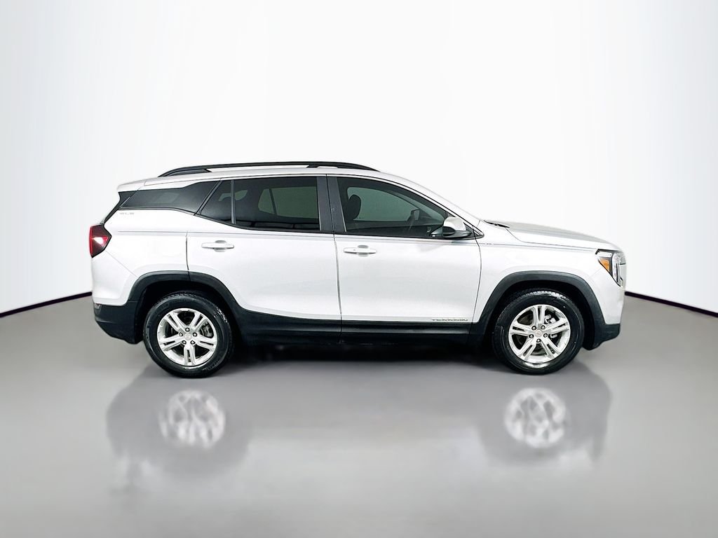 Used 2022 Quicksilver Metallic GMC SLE image 4