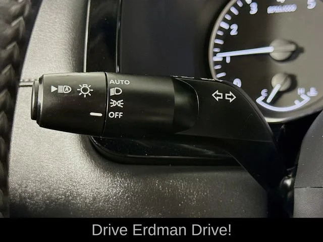 2025 Nissan Pathfinder SV - Photo 15