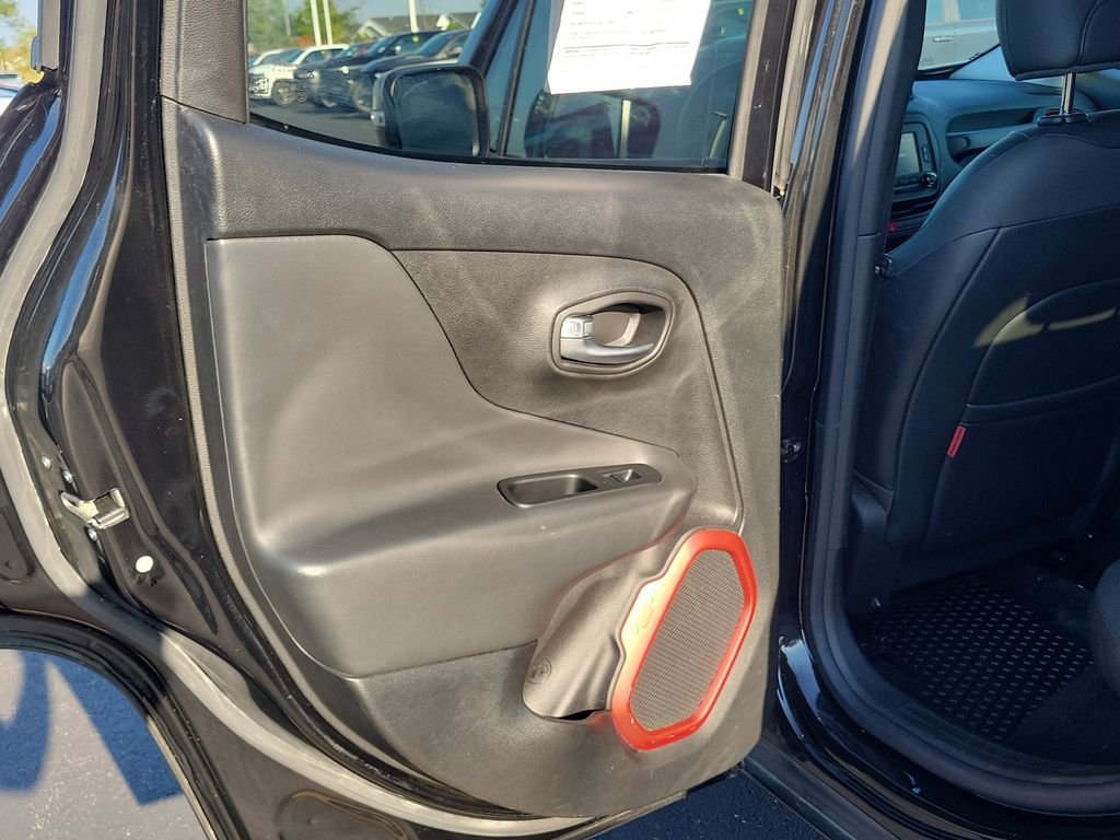 Used 2016 Black Jeep Trailhawk image 11
