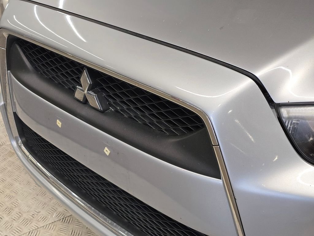 Used 2012  Mitsubishi SE image 12