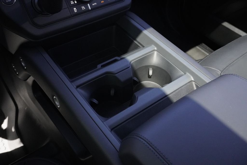 New 2026 Santorini Black Land Rover X-Dynamic SE image 14