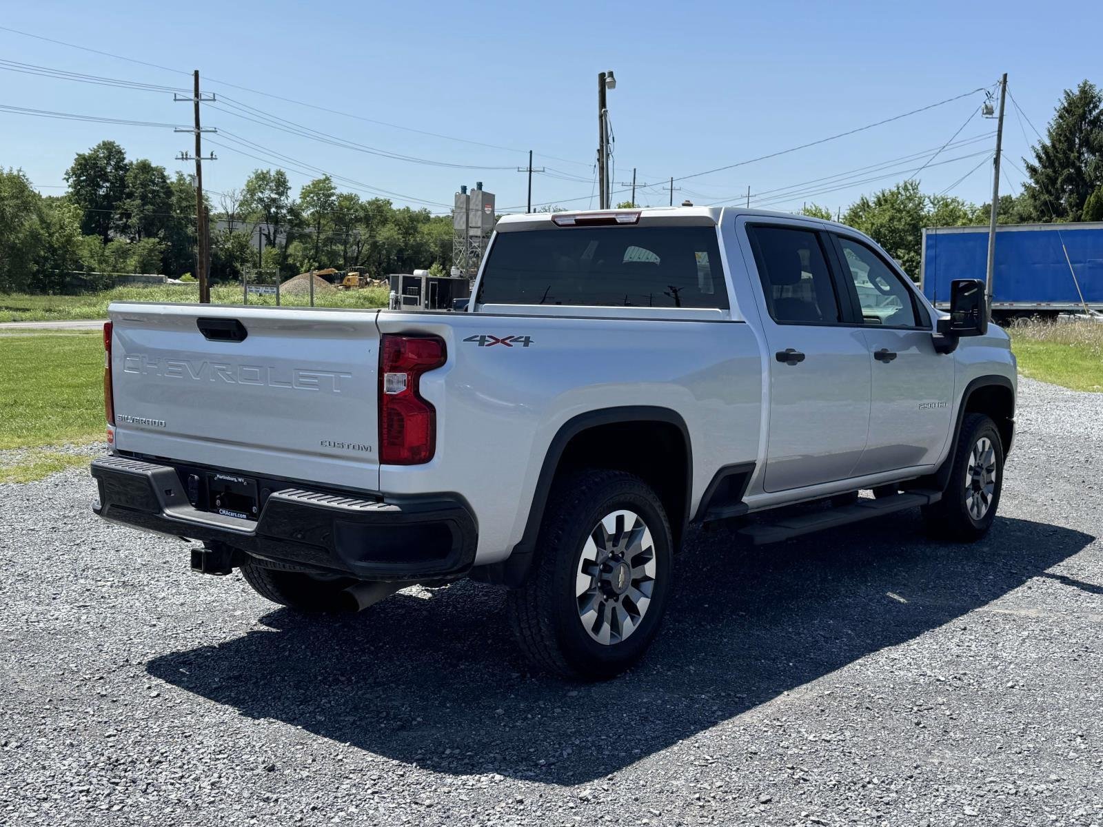 Used 2022 Silver Ice Metallic Chevrolet Custom image 23