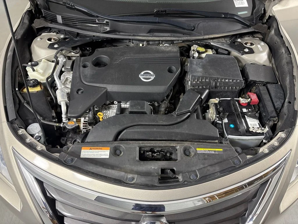Used 2013 Beige Nissan 2.5 SV image 36