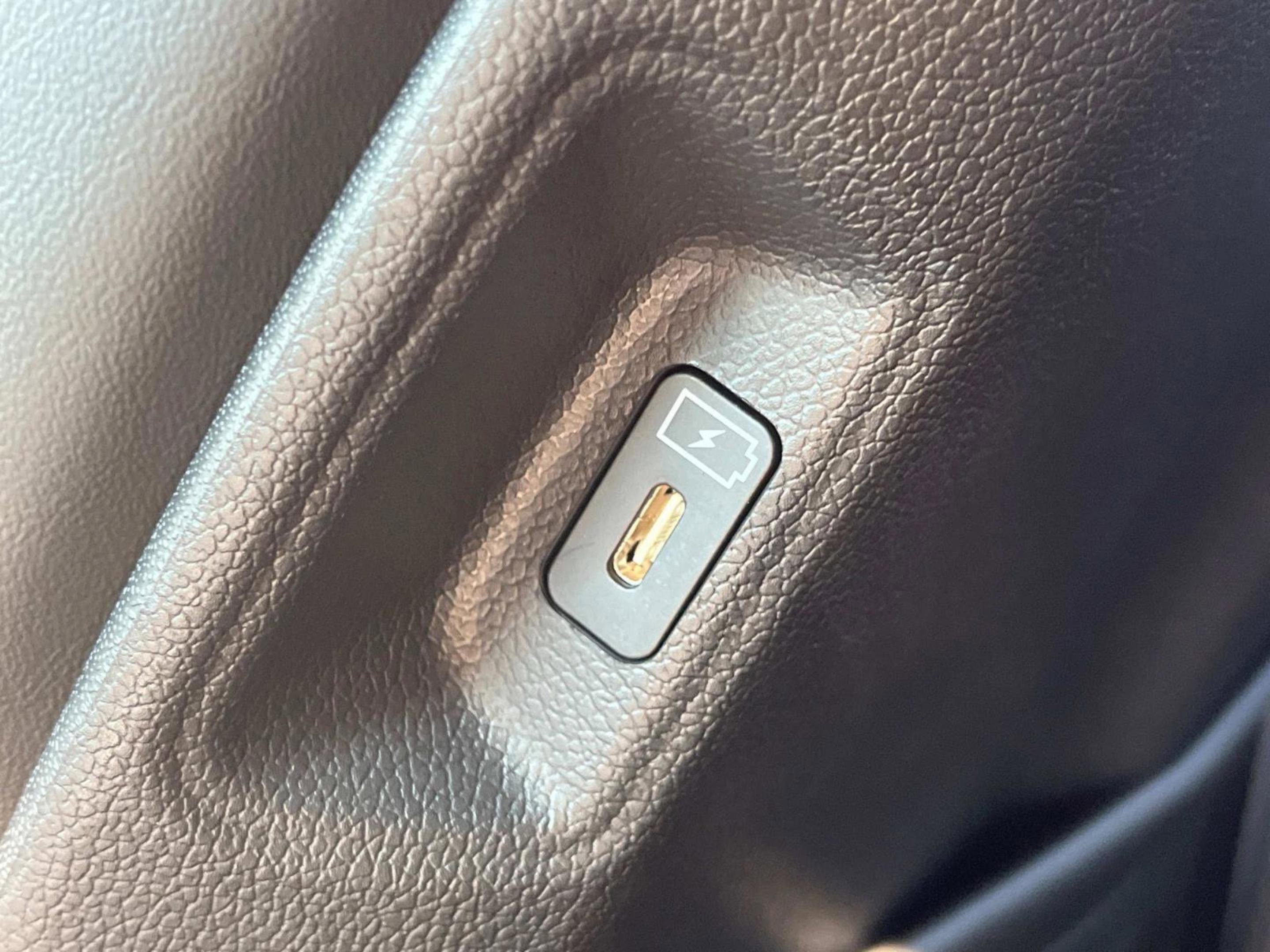 New 2025 Wolf Gray Kia X-Line SX AWD image 18