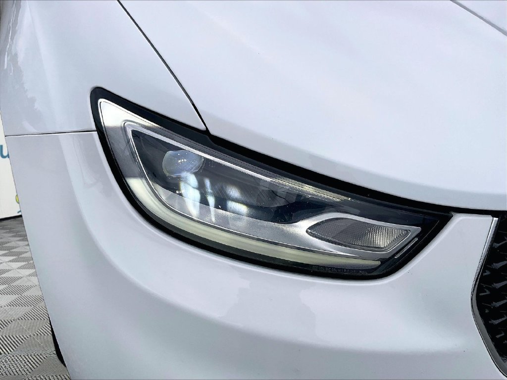 Used 2024 Bright White Clearcoat Chrysler Select image 29