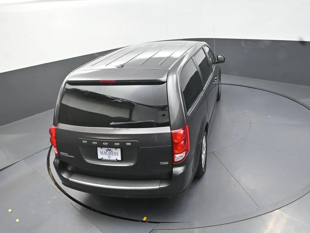 Used 2018 Gray Dodge SE image 18
