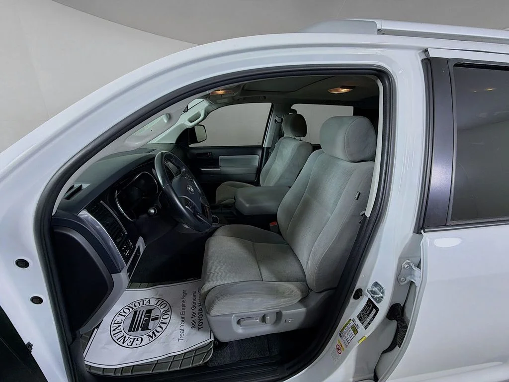 Used 2019 White Toyota SR5 image 12