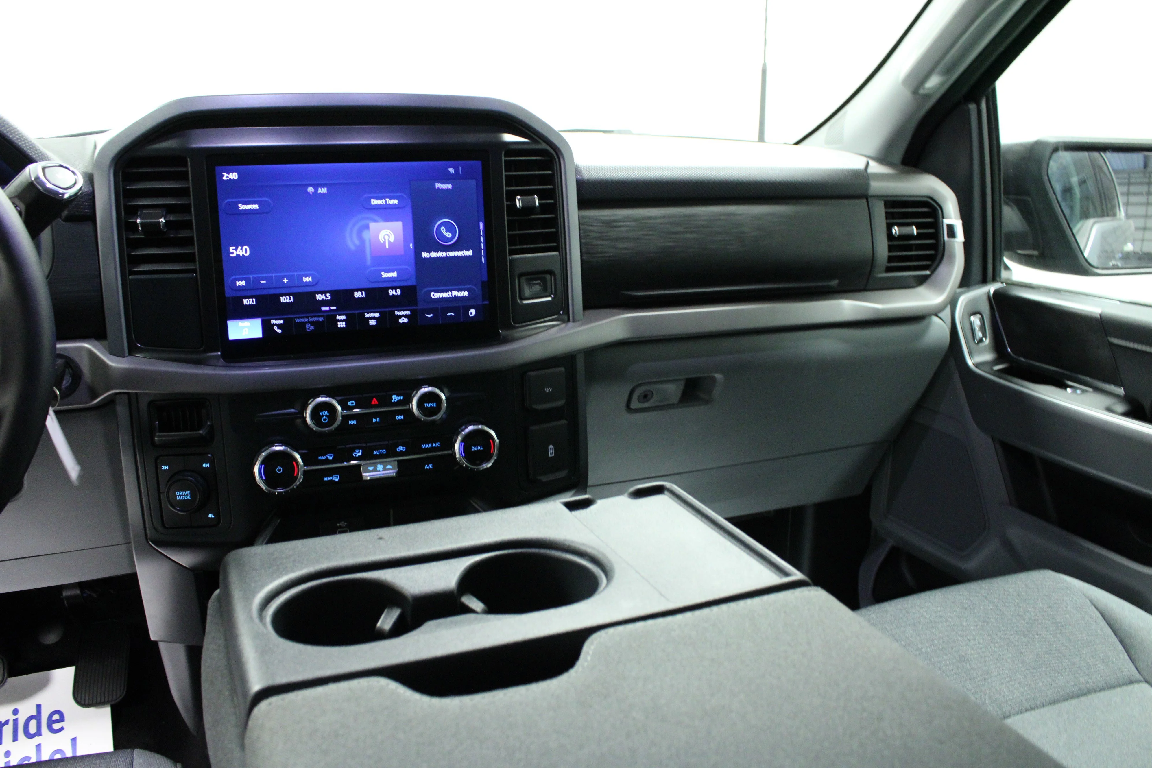 Used 2025 Iconic Silver Metallic Ford XLT image 19