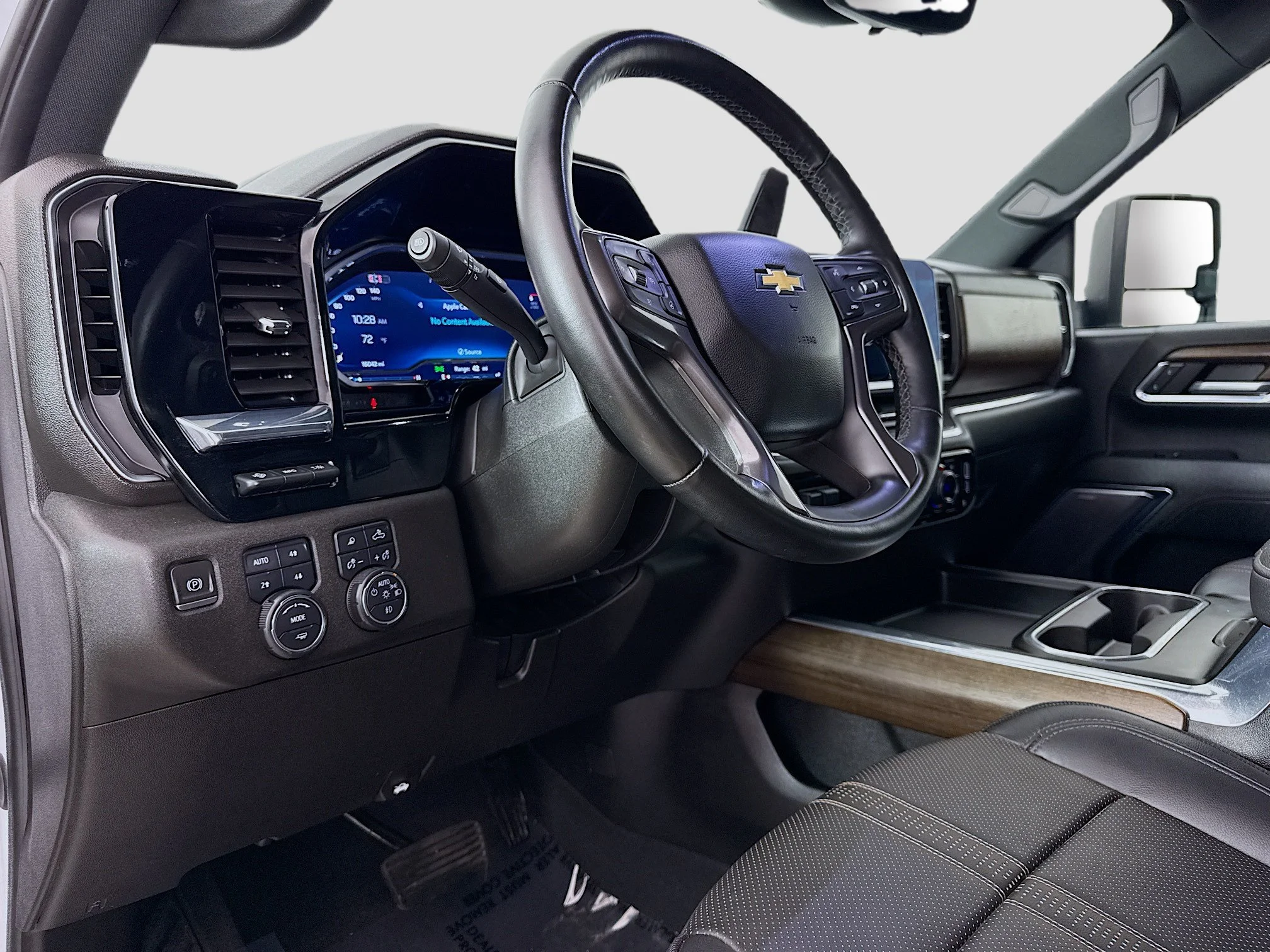 Used 2024 Iridescent Pearl Tricoat Chevrolet High Country DRW image 11