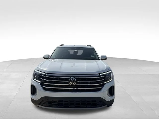 Used 2025 White Volkswagen 2.0T SE w/Technology image 4