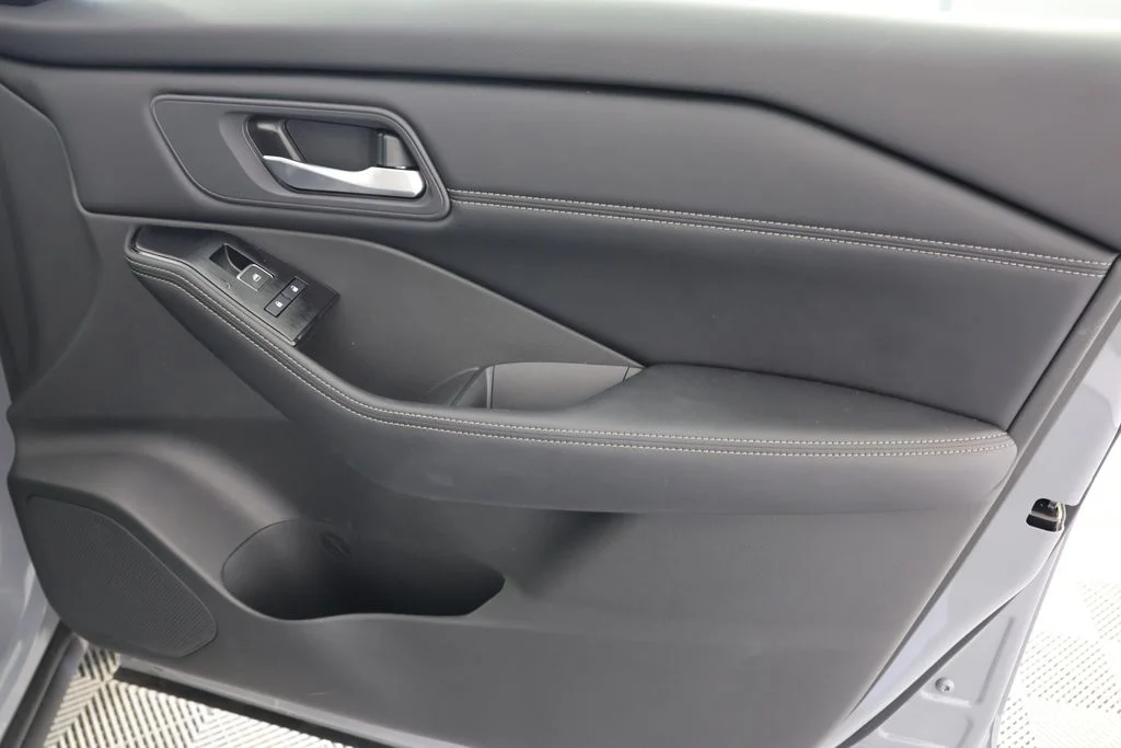 Used 2025 Boulder Gray Nissan SL image 27