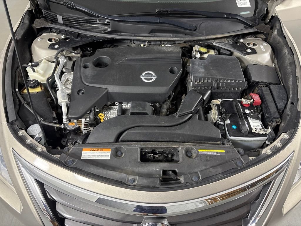 Used 2013 Beige Nissan 2.5 SV image 36