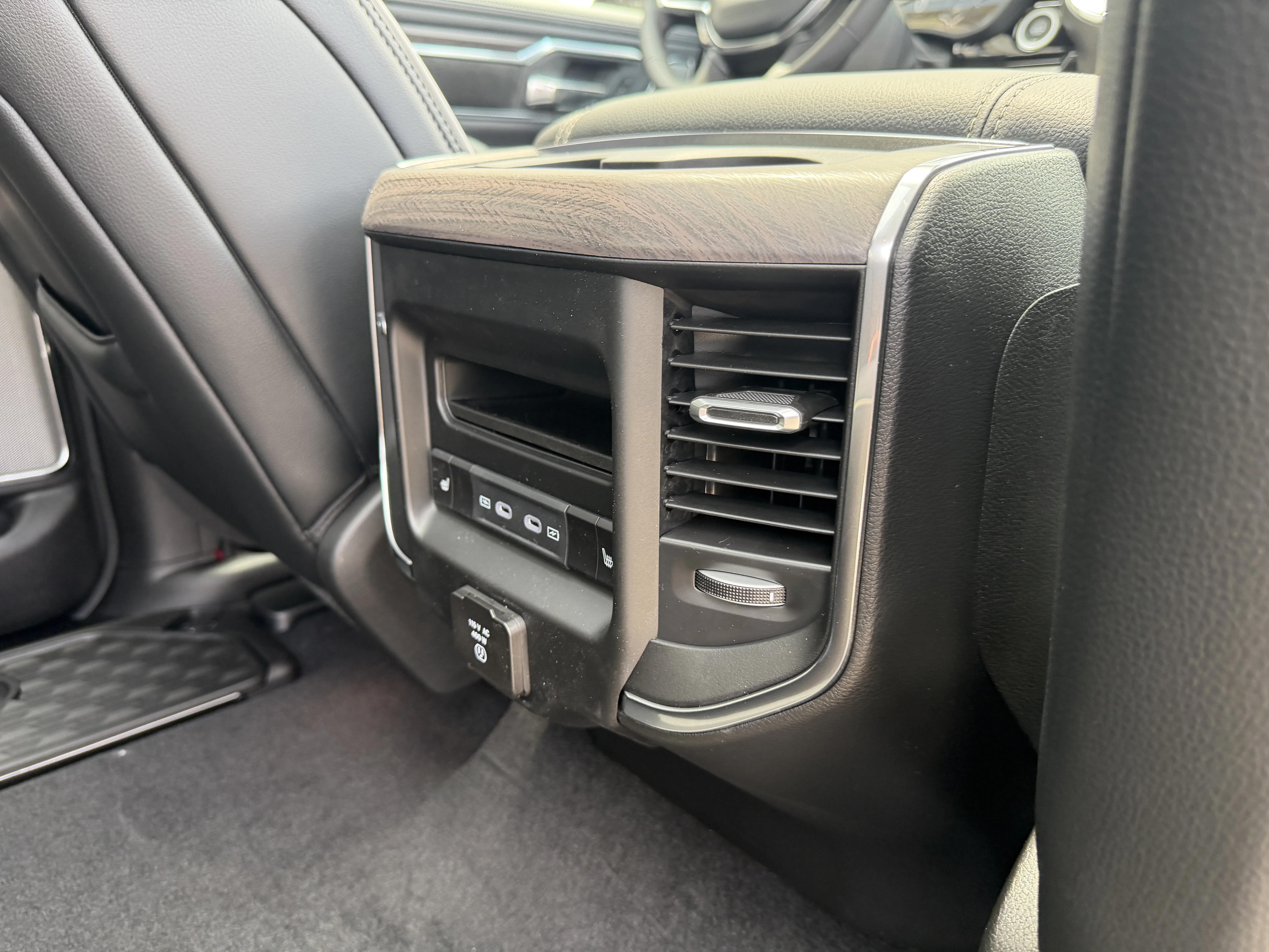 New 2026 Molten Red Pearl-Coat Exterior Paint RAM Laramie image 35