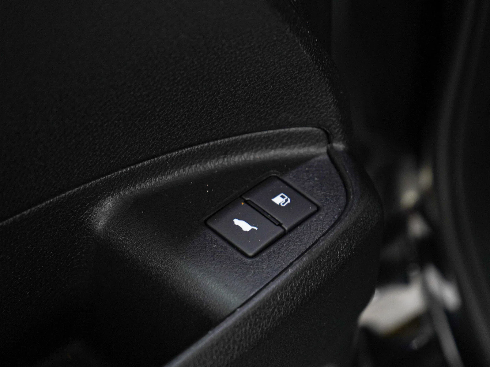 Used 2022 Crystal Black Pearl Honda Black Edition image 28