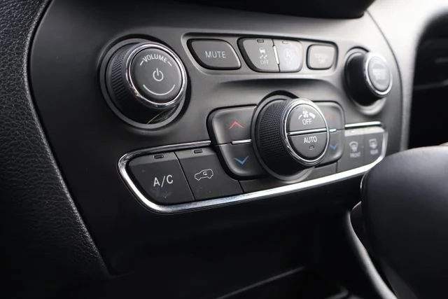 Used 2020 Green Jeep Limited image 22