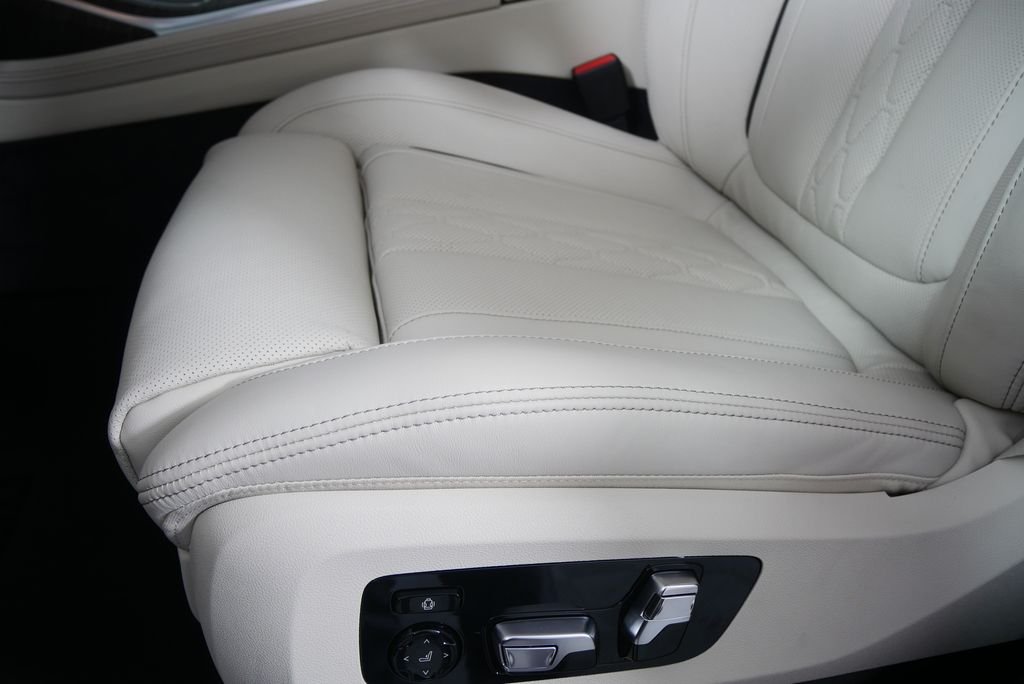 Used 2026 Aventurin Red Metallic BMW xDrive40i image 9
