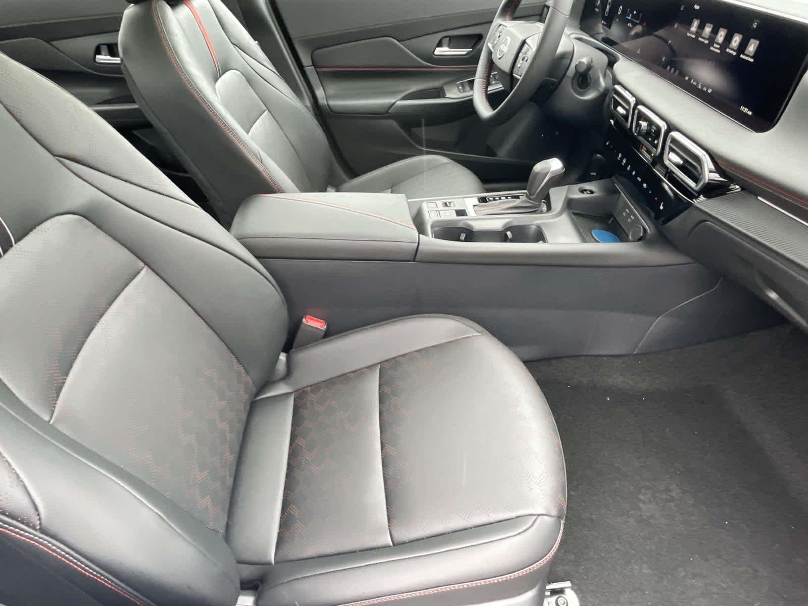New 2027 Aspen White Tricoat/Super Black Nissan SR image 22