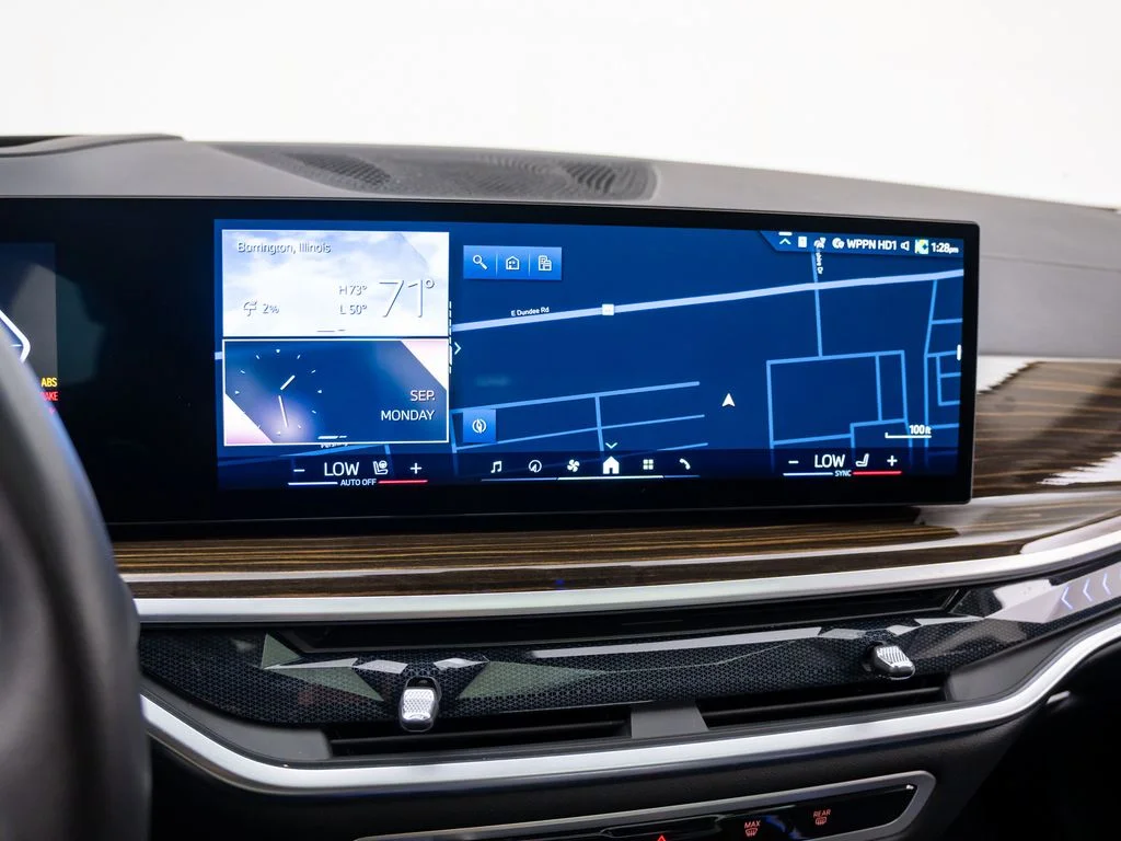 Used 2024 Gray BMW xDrive40i image 28