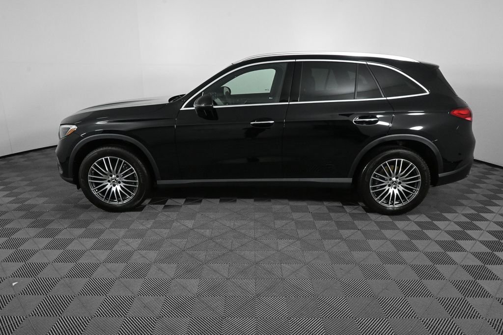 Certified Used 2026  Mercedes-Benz GLC 300 image 3