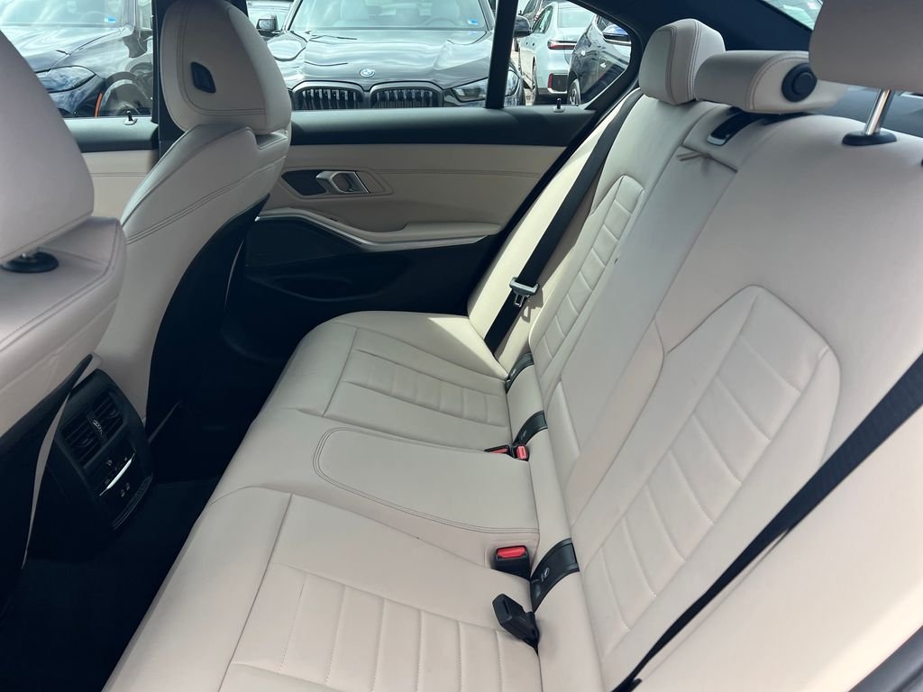 2025 BMW 3 Series 330i - Photo 27