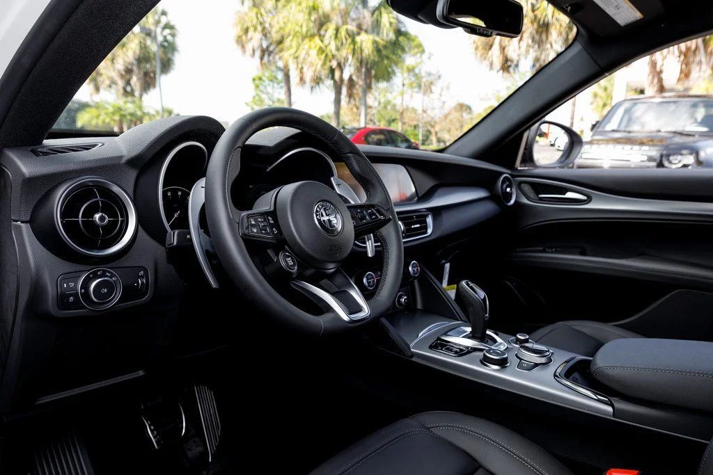 New 2025 White Alfa Romeo Base image 27