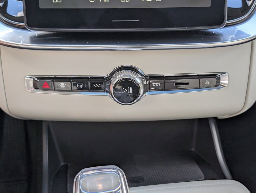 Used 2026 Blue Volvo B6 Ultra image 24