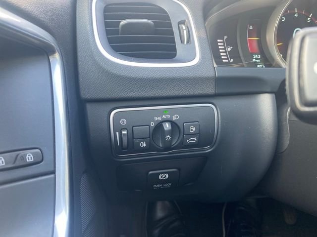 Used 2015 Black Volvo T5 Premier Plus image 17