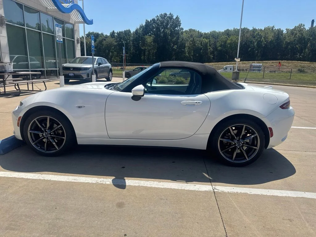 Used 2017 White Mazda Grand Touring image 6