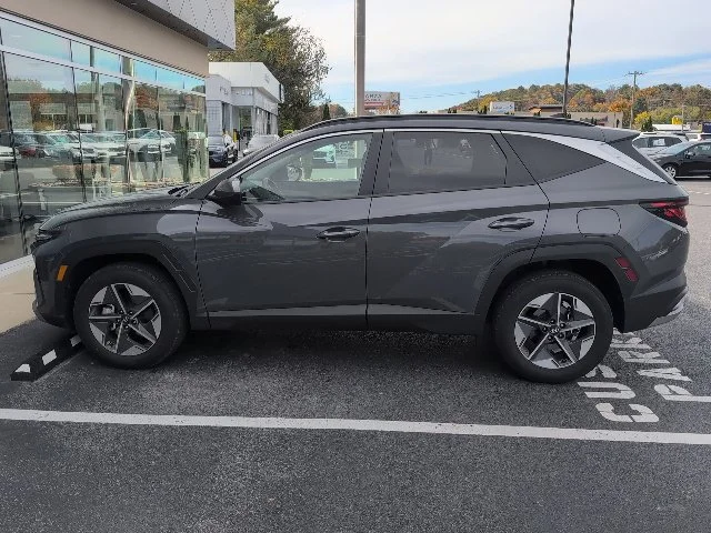 Used 2025 Gray Hyundai SEL image 4
