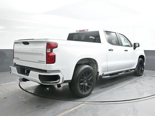 Used 2024 White Chevrolet Custom image 9