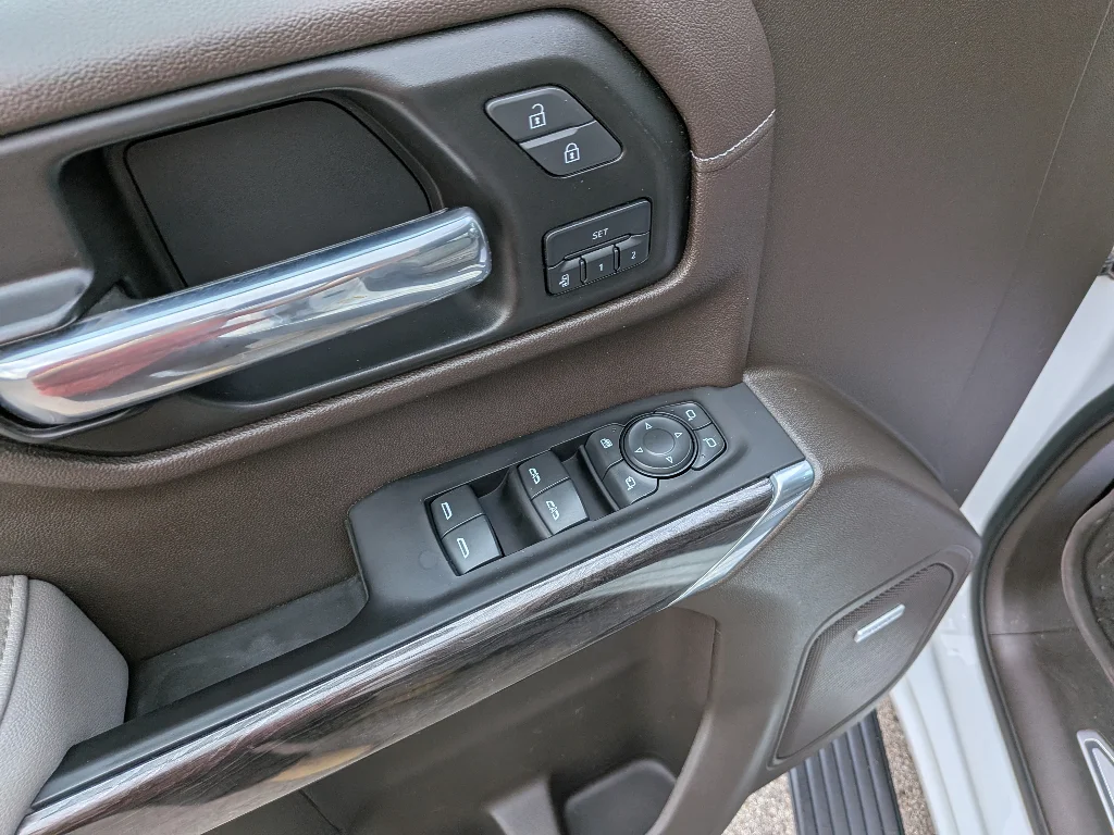 Used 2022 Summit White Chevrolet LTZ image 19