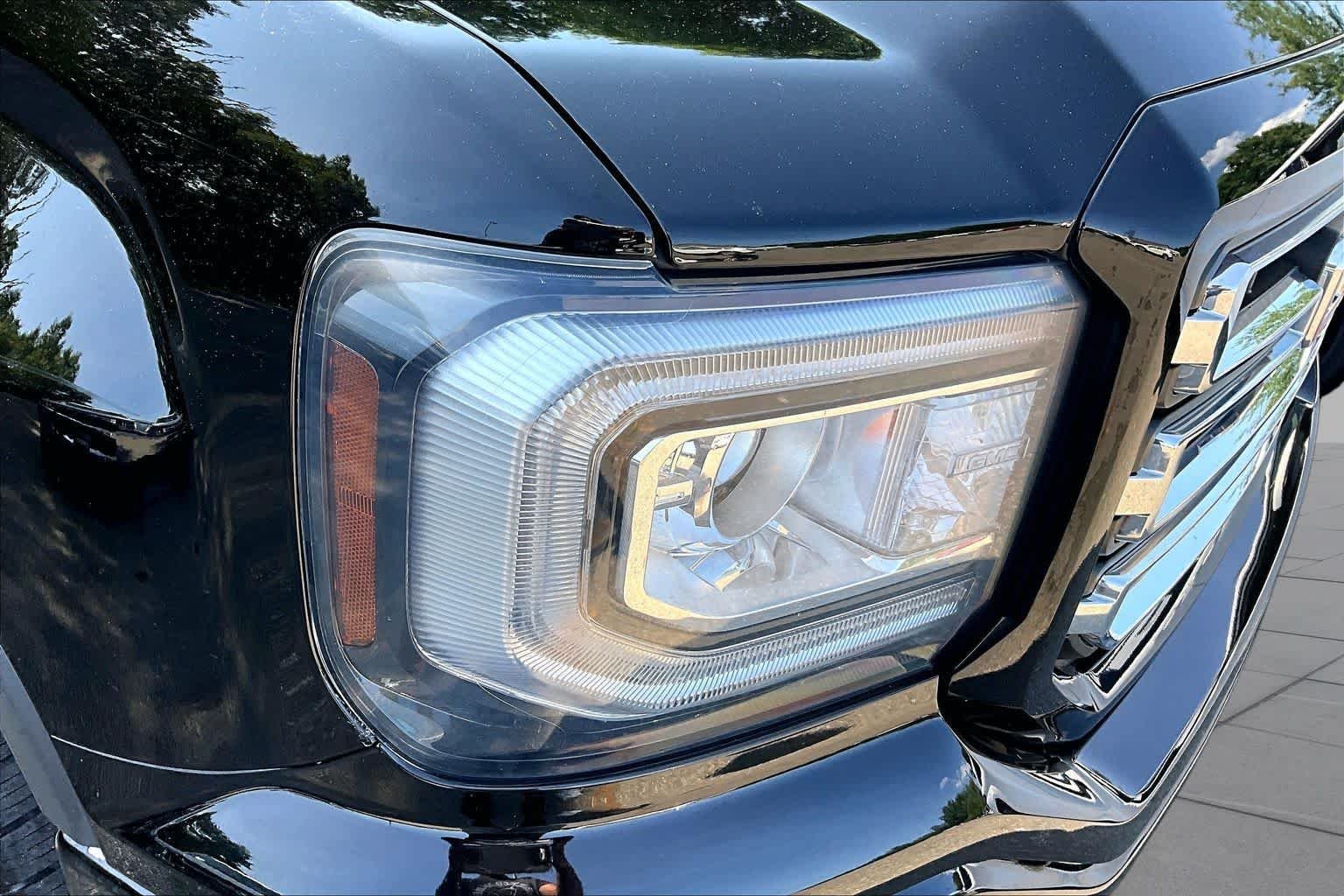 Used 2018 Onyx Black GMC  image 25