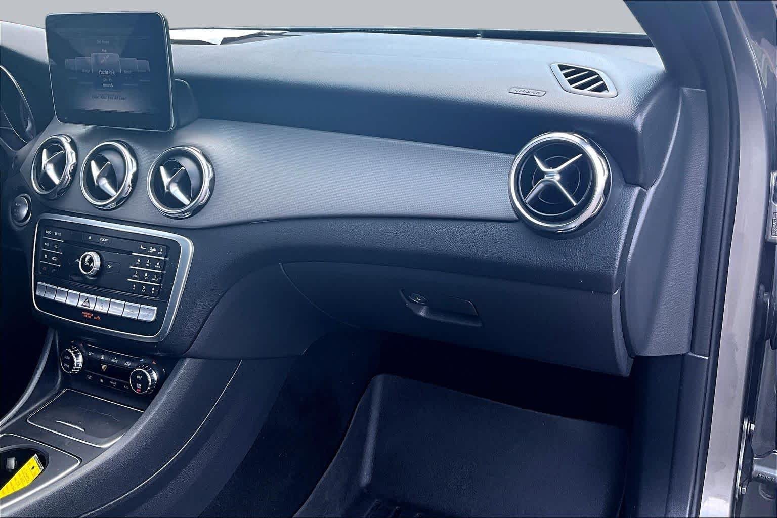 Used 2019 Mountain Grey Metallic Mercedes-Benz GLA 250 image 19