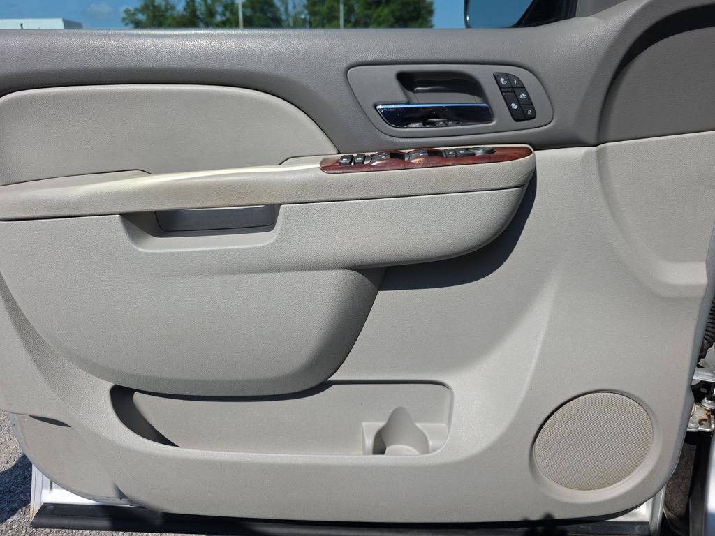 Used 2011 Silver GMC SLT image 17