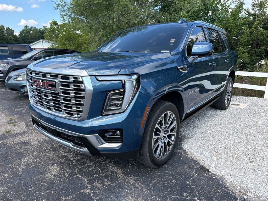 Used 2025  GMC Denali image 2