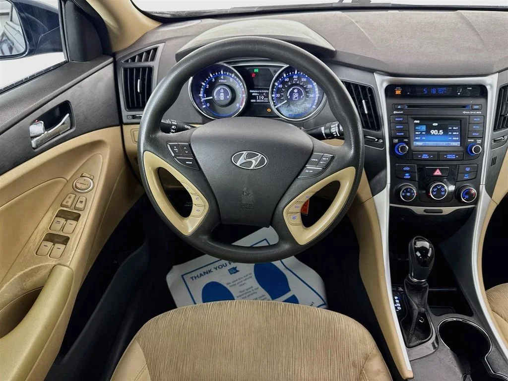 Used 2014 Blue Hyundai GLS image 25